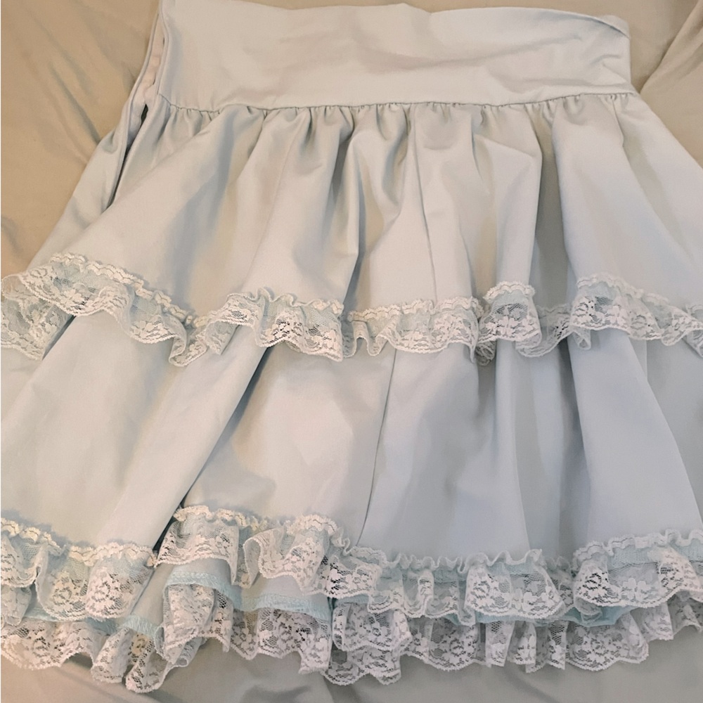 light blue ruffle skirt! lightly worn no issues